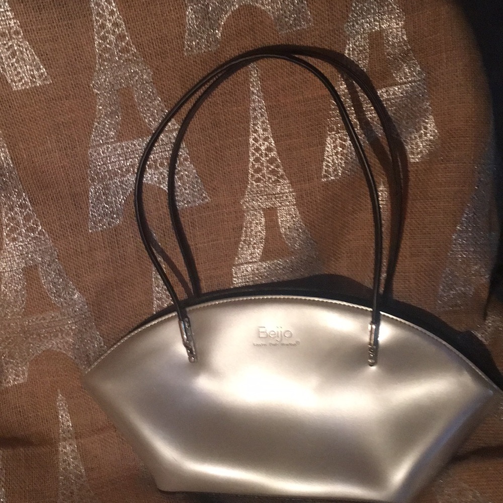 Beijo “Over the moon” bag.